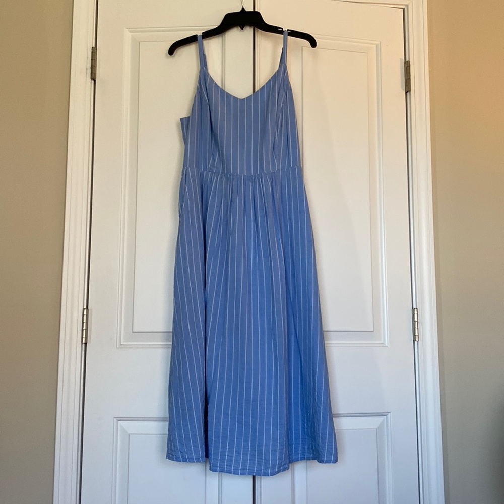 Old Navy sz L cami stress pin stripped smocking in back lined